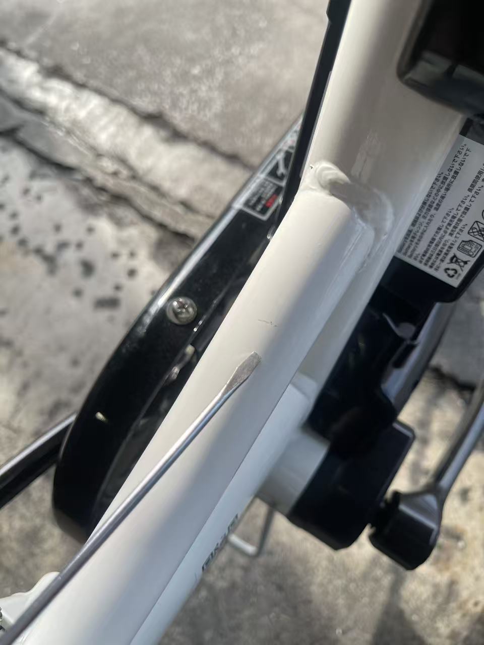 【アウトレット】20インチ 折り畳み電動アシスト自転車 外装6段変速  ホワイト 8AHバッテリー【簡易組立必要品】(TDN-206L) ＊販売証明書付