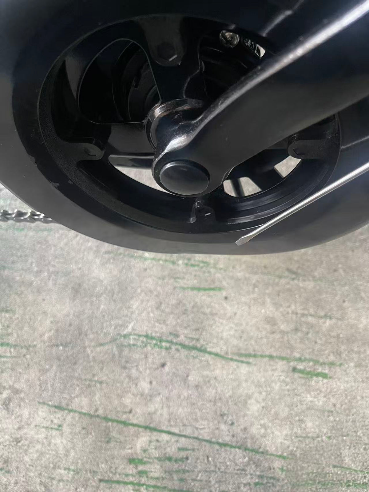 【アウトレット】20インチ 折り畳み電動アシスト自転車 外装6段変速  ホワイトxブラック 8AHバッテリー【簡易組立必要品】(TDN-208L) ＊販売証明書付